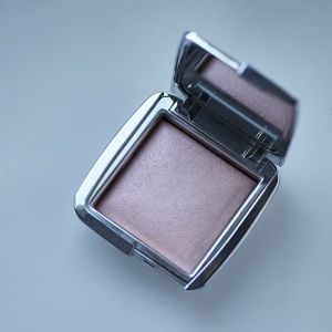 Hourglass Ambient Strobe Lighting Powder in "Incandescent Strobe Light"